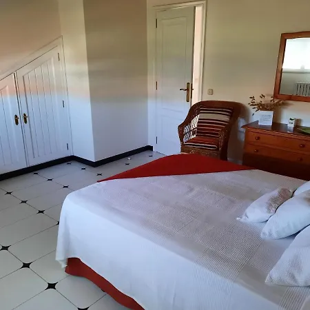 Atico En Con Jardin アパート オ・グローベ