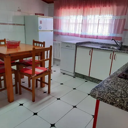 Atico En Con Jardin アパート オ・グローベ